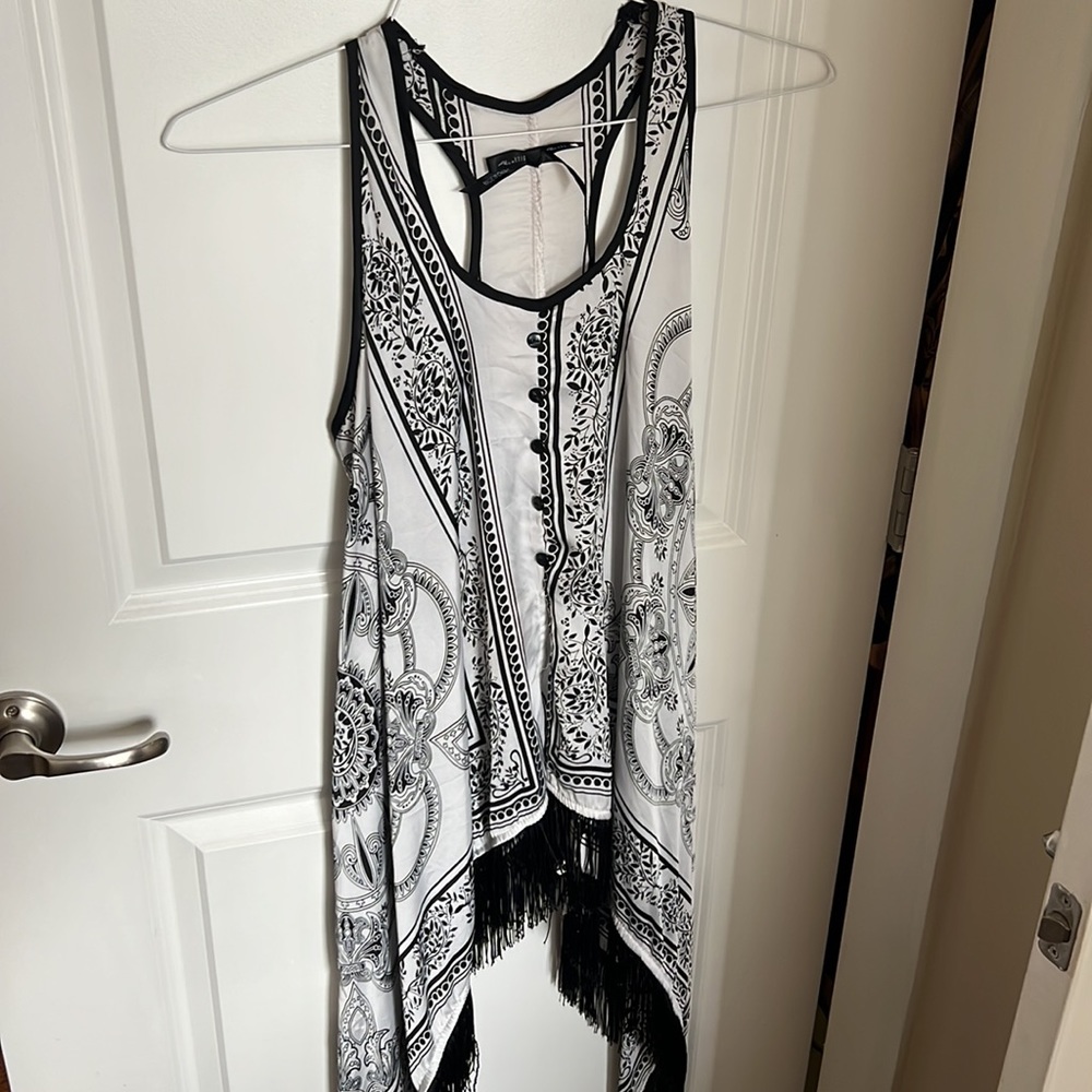 Unique black and white top.